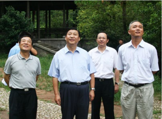 2006 年 8 月 28 日，现任中共中央总书记、国家主席，时任浙江省委书记习近平视察。1.png