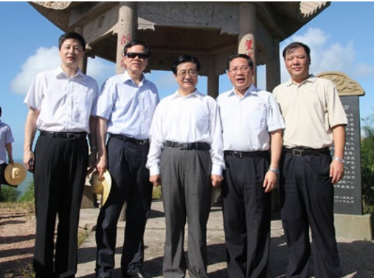 2010 年 9 月 2 日，现任中央书记处书记，中央纪律检查委员会副书记，时任浙江省委书记赵洪祝视察。1.png