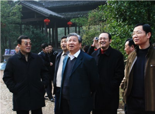 2007 年 2 月 20 日，原南京军区政委雷鸣球视察。1.png